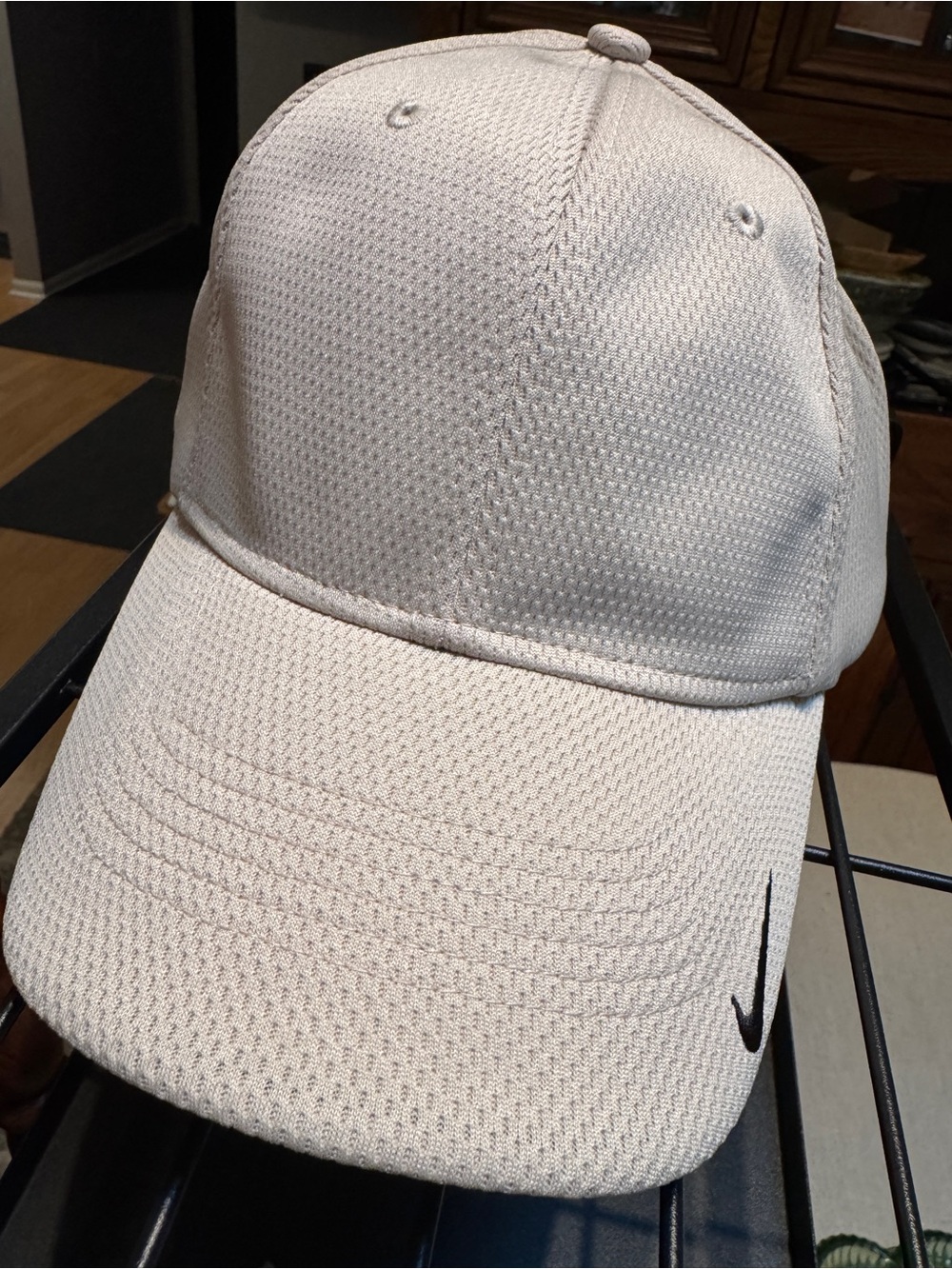 Nike Golf Cream Performance Mesh Baseball Cap. Nike golf NWT. Size Med/Large